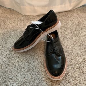 Black patent leather lace-ups